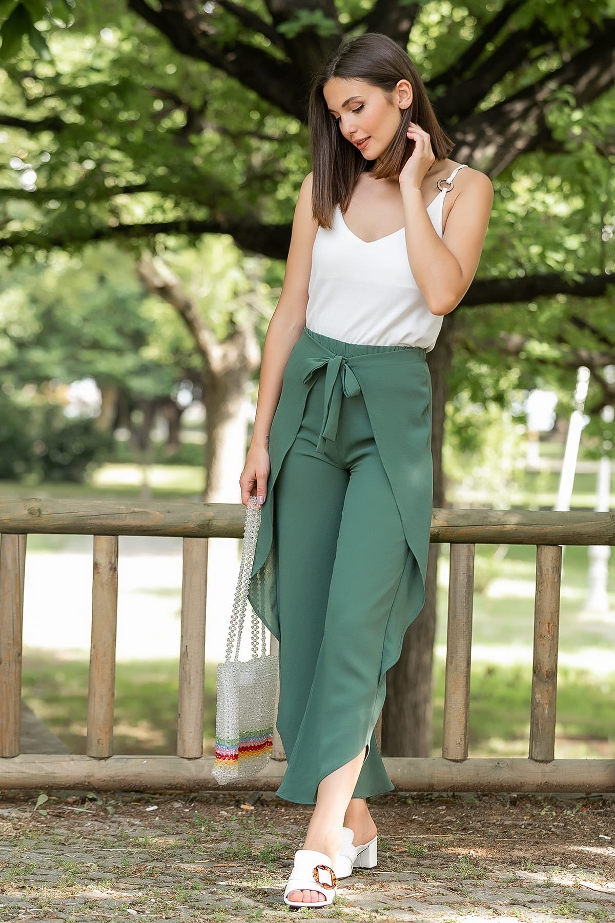 Yeşil Bağlama Detaylı Pantolon