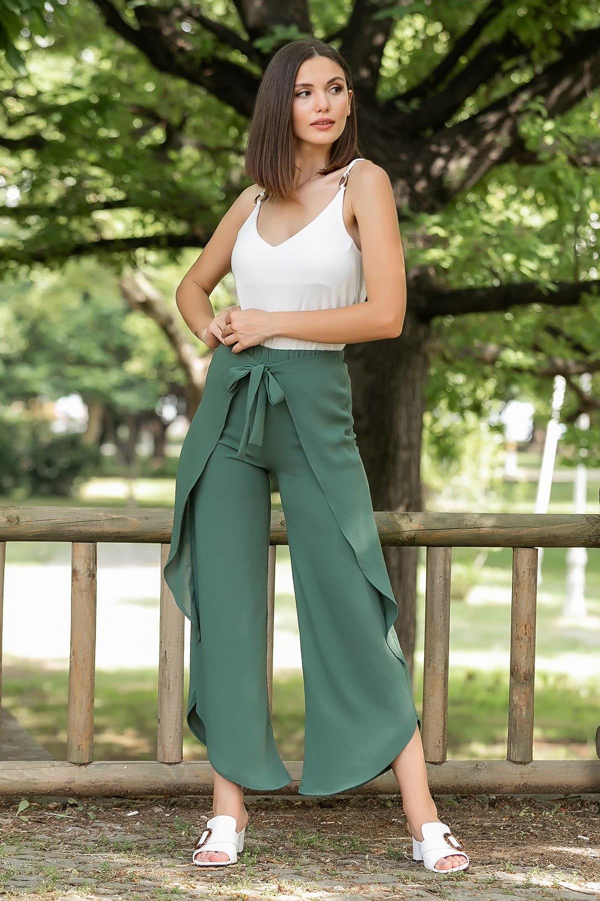 Yeşil Bağlama Detaylı Pantolon