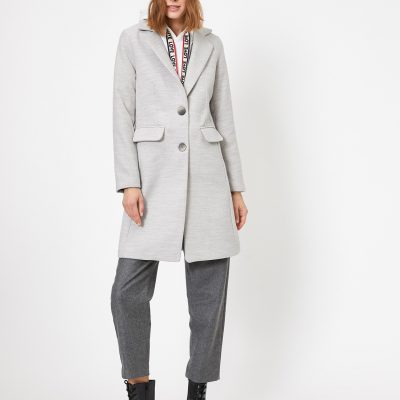 Düğme Detaylı Kaban