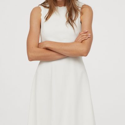 Kenarları Dalgalı Elbise